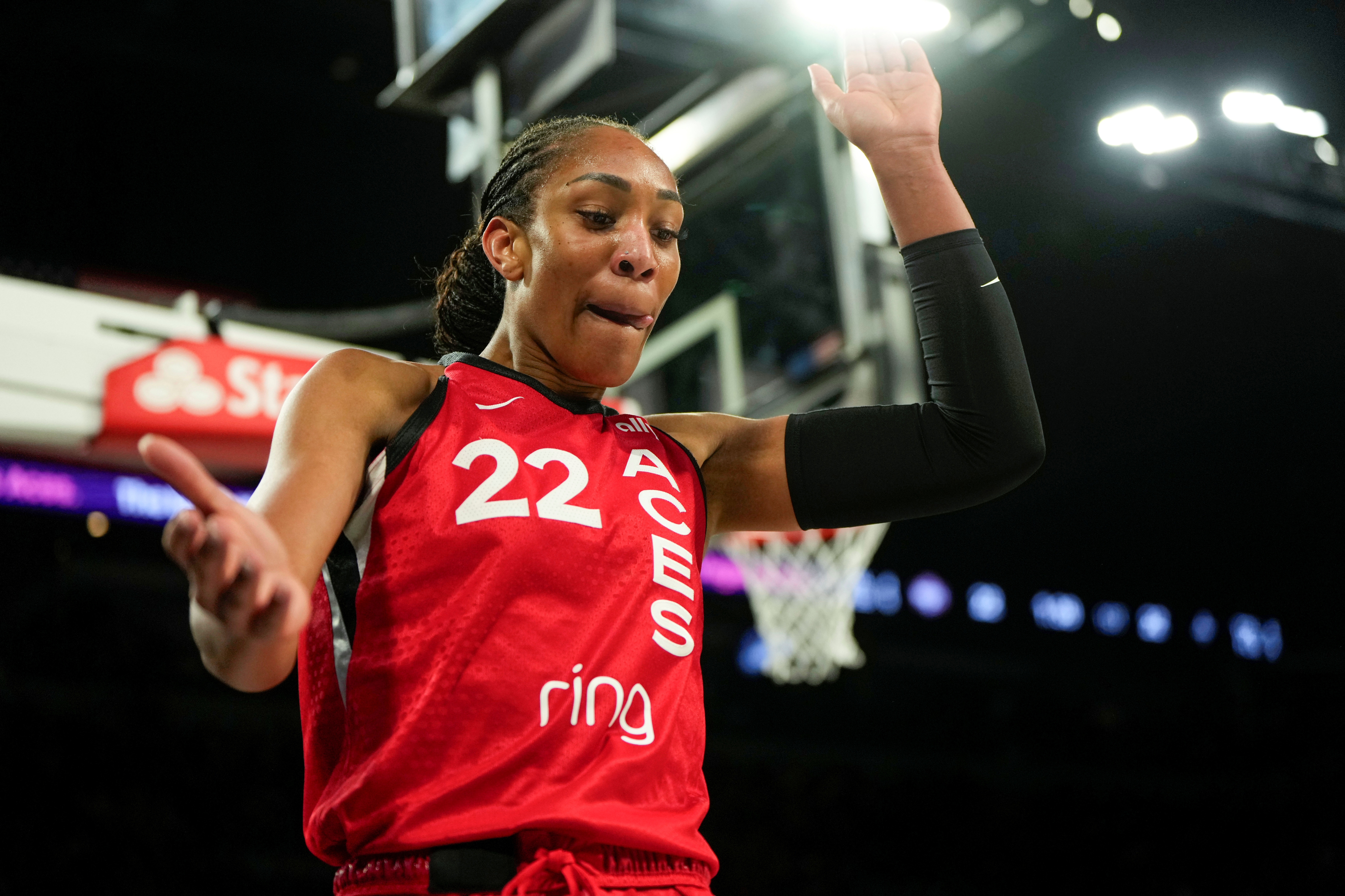 阿贾-威尔逊全能表现23+19+4+2+4 拒绝刷板提前打卡下班