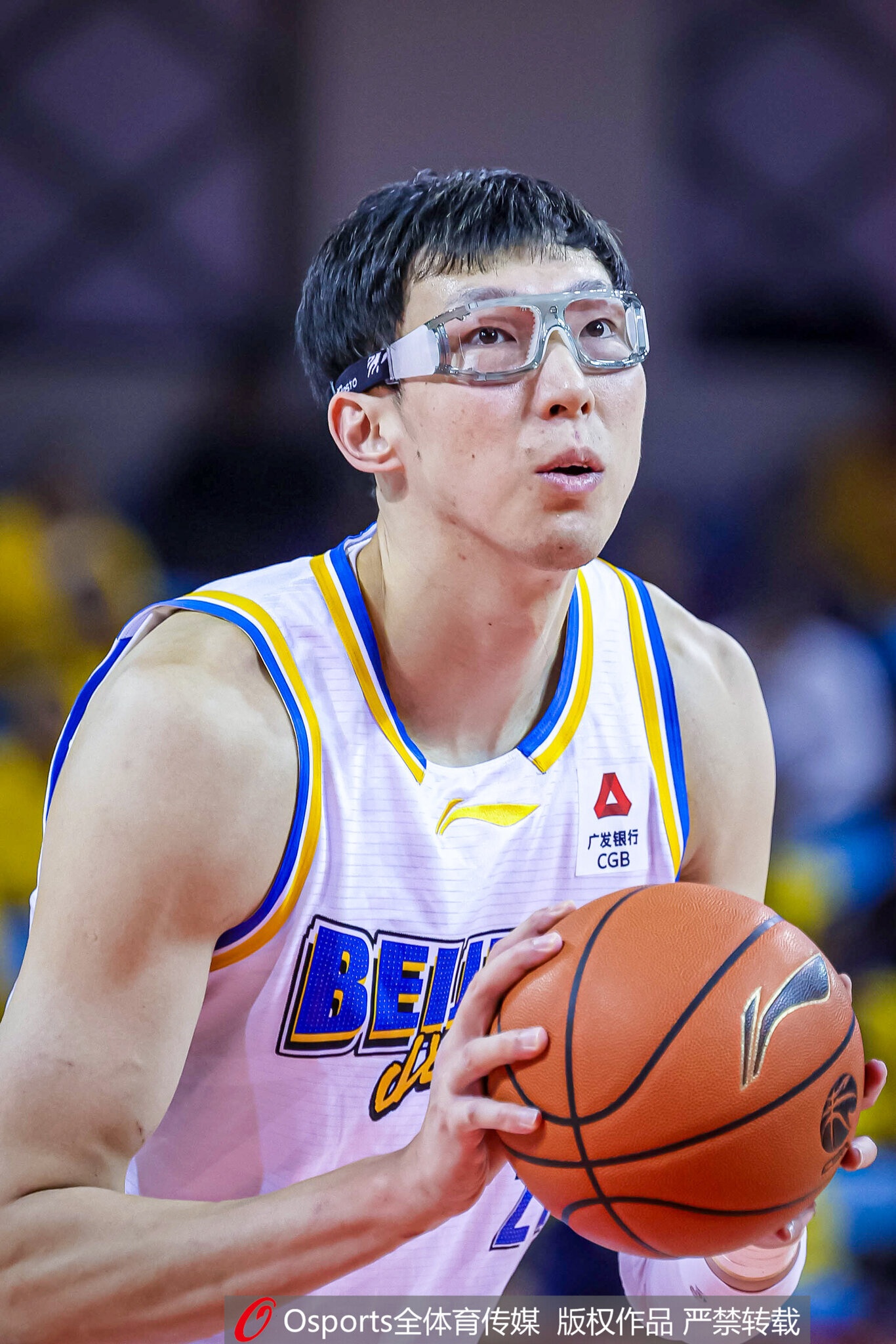 开云体验-周琦出战26分钟 3中1&amp;罚球10中6拿到8分7板4助1断2帽 正负值+23